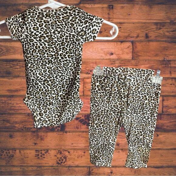 5 for $25🔥Child of Mine by Carter's Cheetah Print Outfit Size Newborn/ 0-3M - Picture 2 of 6
